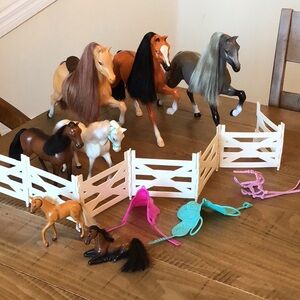 Vintage lot of Barbie/Grand Champions horses.